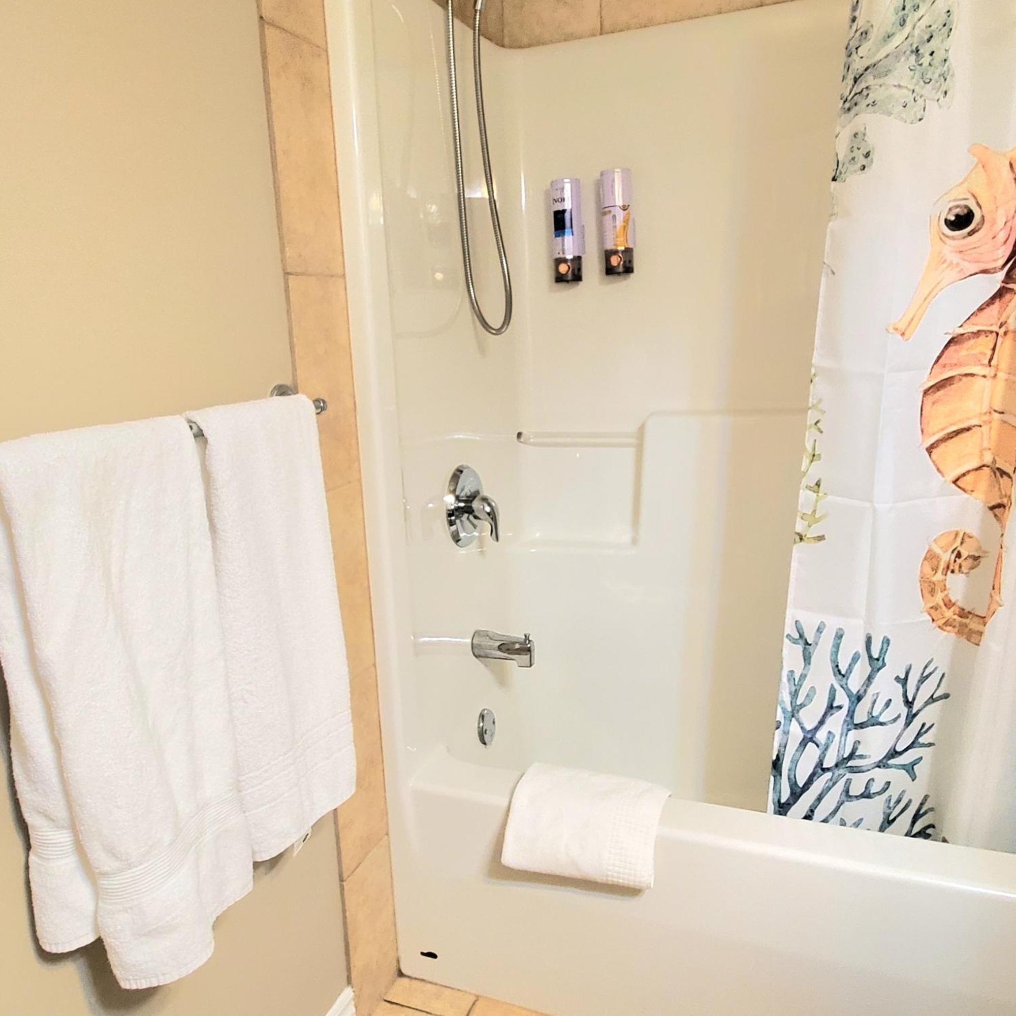 Private 2 Bedrooms Suite Near Hwy 1, Cultus Lake, Heritage Park, Fishing, Coliseum Chilliwack Room photo