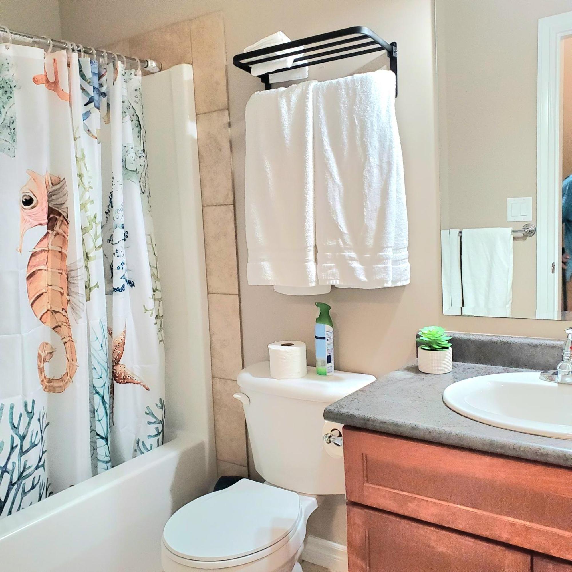 Private 2 Bedrooms Suite Near Hwy 1, Cultus Lake, Heritage Park, Fishing, Coliseum Chilliwack Exterior photo