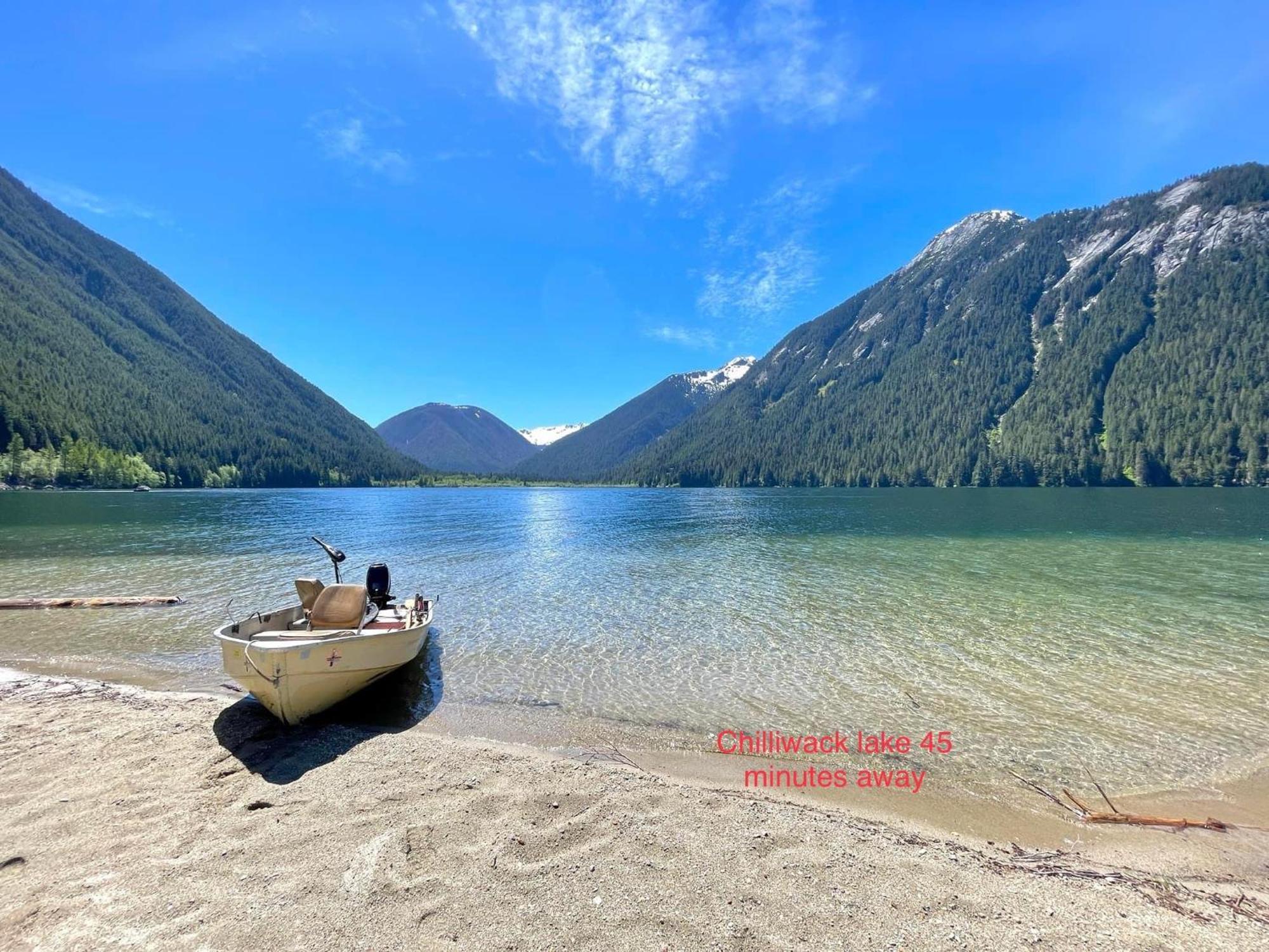 Private 2 Bedrooms Suite Near Hwy 1, Cultus Lake, Heritage Park, Fishing, Coliseum Chilliwack Exterior photo